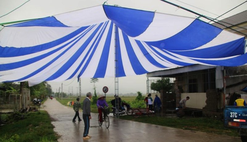 Gia đình cầu thủ Phan Văn Đức dựng rạp, mổ lợn thết đãi người hâm mộ đến xem trận chung kết AFF Cup 2018-1