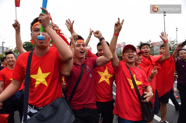 CĐV Việt Nam hụt hẫng khi ĐT Malaysia gỡ hòa 2 - 2 trong hiệp 2 trận chung kết AFF Cup 2018-66