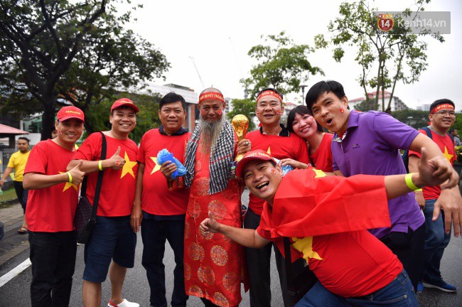 CĐV Việt Nam hụt hẫng khi ĐT Malaysia gỡ hòa 2 - 2 trong hiệp 2 trận chung kết AFF Cup 2018-65