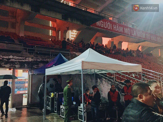 CĐV Việt Nam hụt hẫng khi ĐT Malaysia gỡ hòa 2 - 2 trong hiệp 2 trận chung kết AFF Cup 2018-56