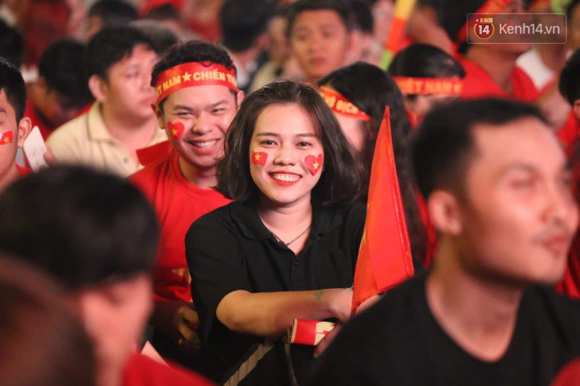 CĐV Việt Nam hụt hẫng khi ĐT Malaysia gỡ hòa 2 - 2 trong hiệp 2 trận chung kết AFF Cup 2018-40