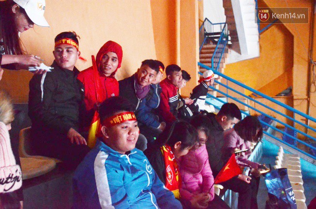 CĐV Việt Nam hụt hẫng khi ĐT Malaysia gỡ hòa 2 - 2 trong hiệp 2 trận chung kết AFF Cup 2018-72