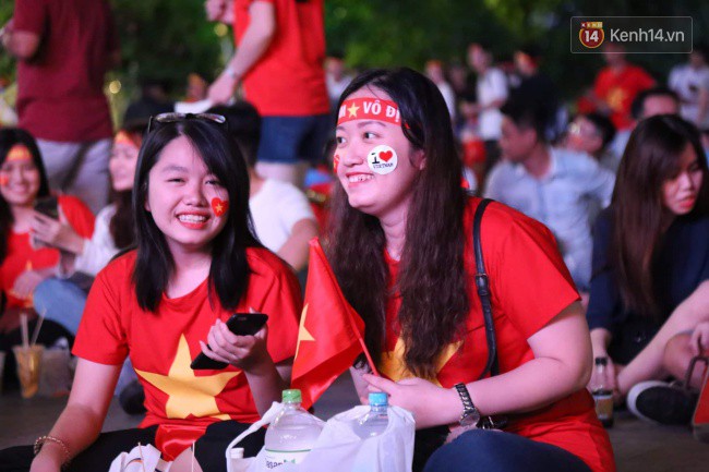 CĐV Việt Nam hụt hẫng khi ĐT Malaysia gỡ hòa 2 - 2 trong hiệp 2 trận chung kết AFF Cup 2018-52