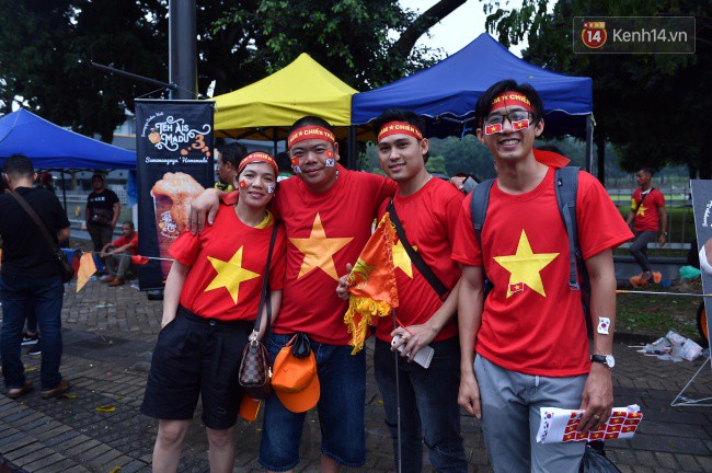 CĐV Việt Nam hụt hẫng khi ĐT Malaysia gỡ hòa 2 - 2 trong hiệp 2 trận chung kết AFF Cup 2018-63