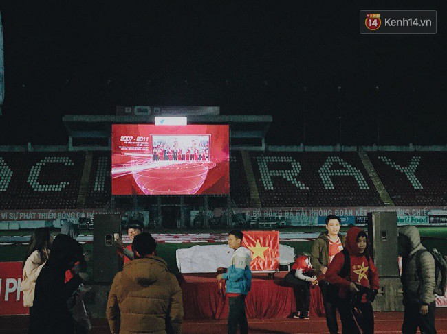 CĐV Việt Nam hụt hẫng khi ĐT Malaysia gỡ hòa 2 - 2 trong hiệp 2 trận chung kết AFF Cup 2018-58