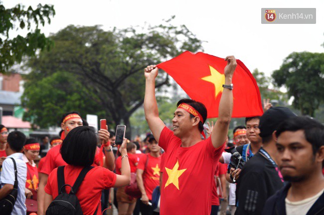 CĐV Việt Nam hụt hẫng khi ĐT Malaysia gỡ hòa 2 - 2 trong hiệp 2 trận chung kết AFF Cup 2018-62