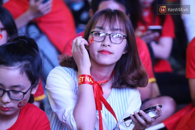 CĐV Việt Nam hụt hẫng khi ĐT Malaysia gỡ hòa 2 - 2 trong hiệp 2 trận chung kết AFF Cup 2018-41