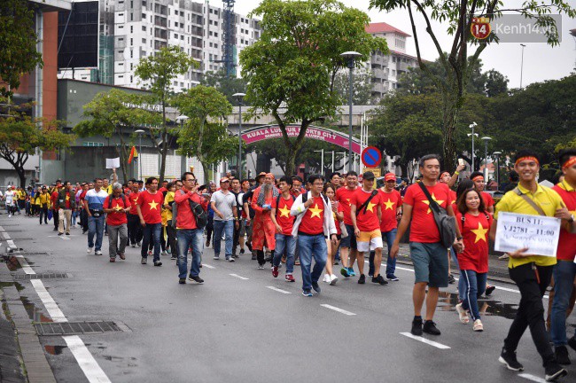 CĐV Việt Nam hụt hẫng khi ĐT Malaysia gỡ hòa 2 - 2 trong hiệp 2 trận chung kết AFF Cup 2018-61