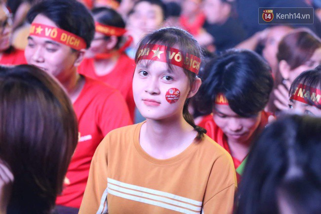 CĐV Việt Nam hụt hẫng khi ĐT Malaysia gỡ hòa 2 - 2 trong hiệp 2 trận chung kết AFF Cup 2018-43