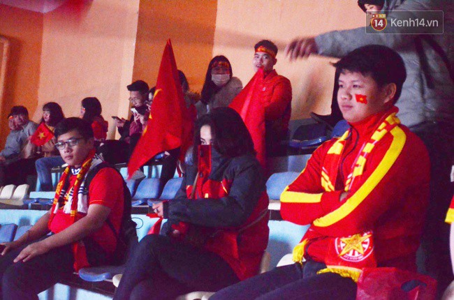 CĐV Việt Nam hụt hẫng khi ĐT Malaysia gỡ hòa 2 - 2 trong hiệp 2 trận chung kết AFF Cup 2018-73