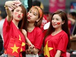 Nhiều nghệ sĩ đã đến Malaysia cổ vũ đội tuyển Việt Nam-10