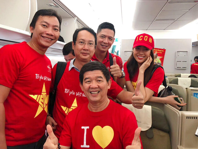 Nhiều nghệ sĩ đã đến Malaysia cổ vũ đội tuyển Việt Nam-2