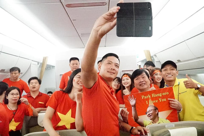 Nhiều nghệ sĩ đã đến Malaysia cổ vũ đội tuyển Việt Nam-3