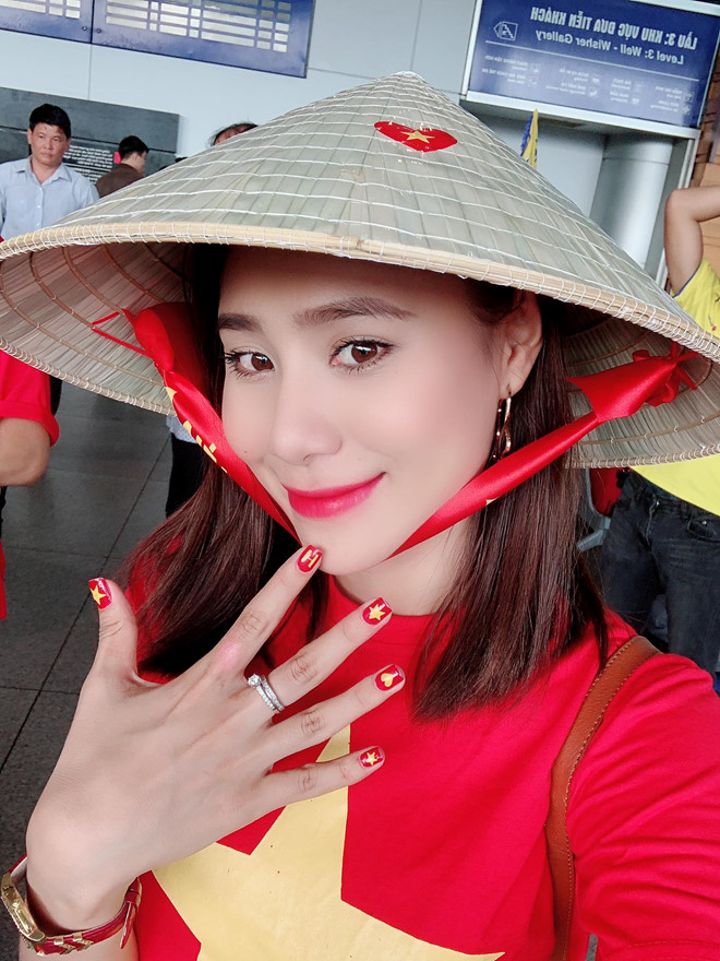 Nhiều nghệ sĩ đã đến Malaysia cổ vũ đội tuyển Việt Nam-4