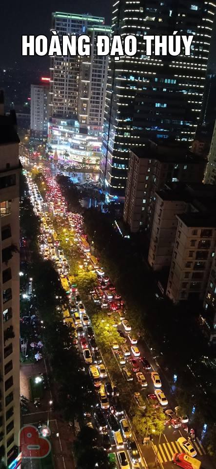 Hà Nội: Các tuyến đường ách tắc kinh hoàng, nhiều người than trời vì cả tiếng mới về được đến nhà dù chỉ có 3km-1