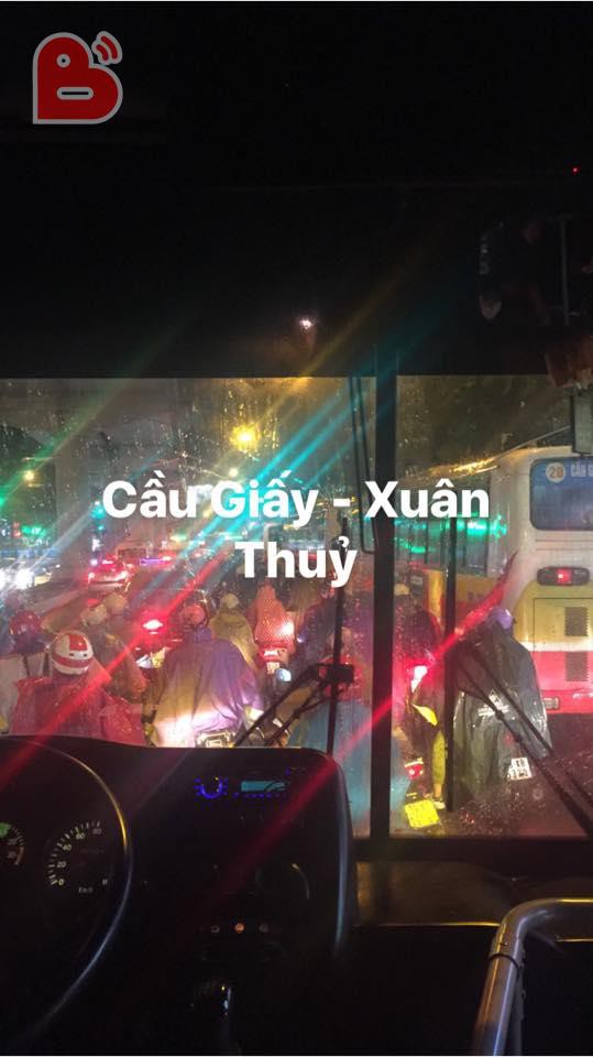 Hà Nội: Các tuyến đường ách tắc kinh hoàng, nhiều người than trời vì cả tiếng mới về được đến nhà dù chỉ có 3km-2