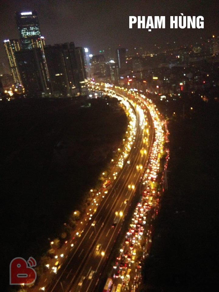 Hà Nội: Các tuyến đường ách tắc kinh hoàng, nhiều người than trời vì cả tiếng mới về được đến nhà dù chỉ có 3km-3