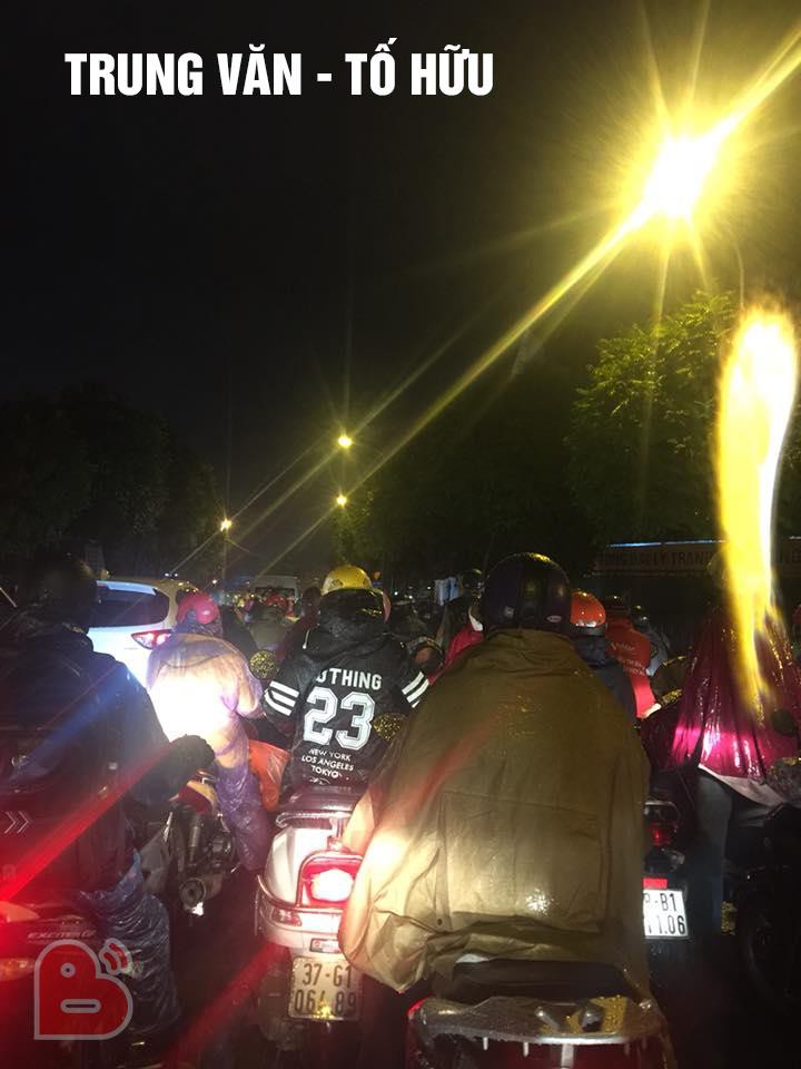 Hà Nội: Các tuyến đường ách tắc kinh hoàng, nhiều người than trời vì cả tiếng mới về được đến nhà dù chỉ có 3km-8