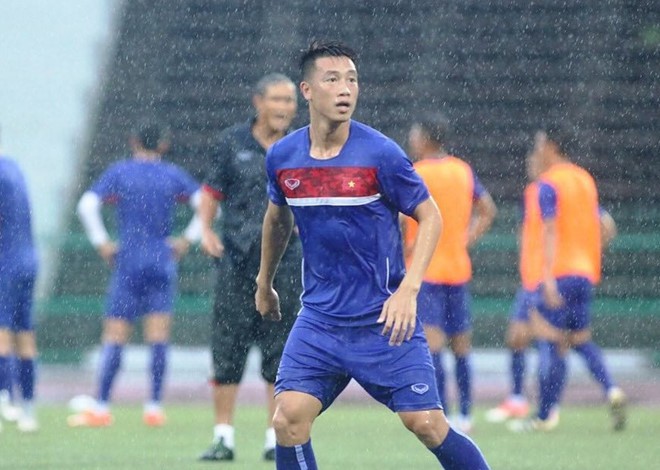 Nguyễn Huy Hùng, cầu thủ vừa ghi bàn thắng mở tỉ số cho đội tuyển Việt Nam là ai?-1
