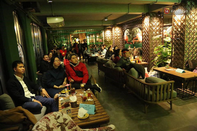 CĐV Việt Nam hụt hẫng khi ĐT Malaysia gỡ hòa 2 - 2 trong hiệp 2 trận chung kết AFF Cup 2018-16