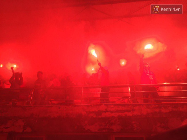 CĐV Việt Nam hụt hẫng khi ĐT Malaysia gỡ hòa 2 - 2 trong hiệp 2 trận chung kết AFF Cup 2018-7