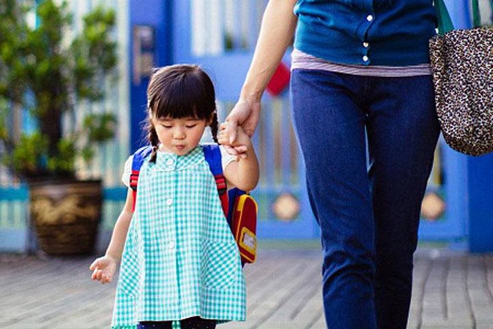 Trẻ mẫu giáo được mẹ đón sớm và muộn sau giờ học, 10 năm sau thấy khác biệt rõ rệt-2