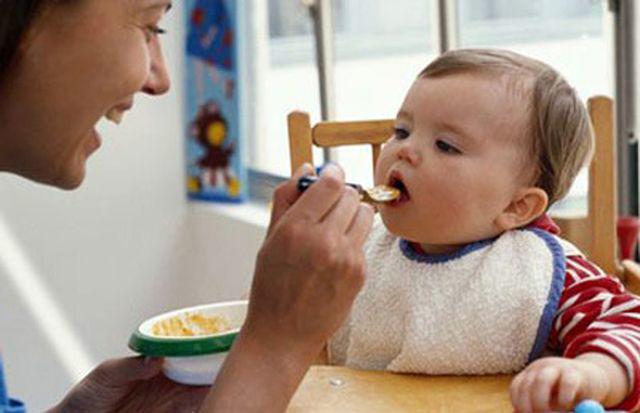 Thận đứa trẻ 5 tháng tuổi chứa đầy sỏi, vì cha mẹ cho ăn theo cách tai hại-3