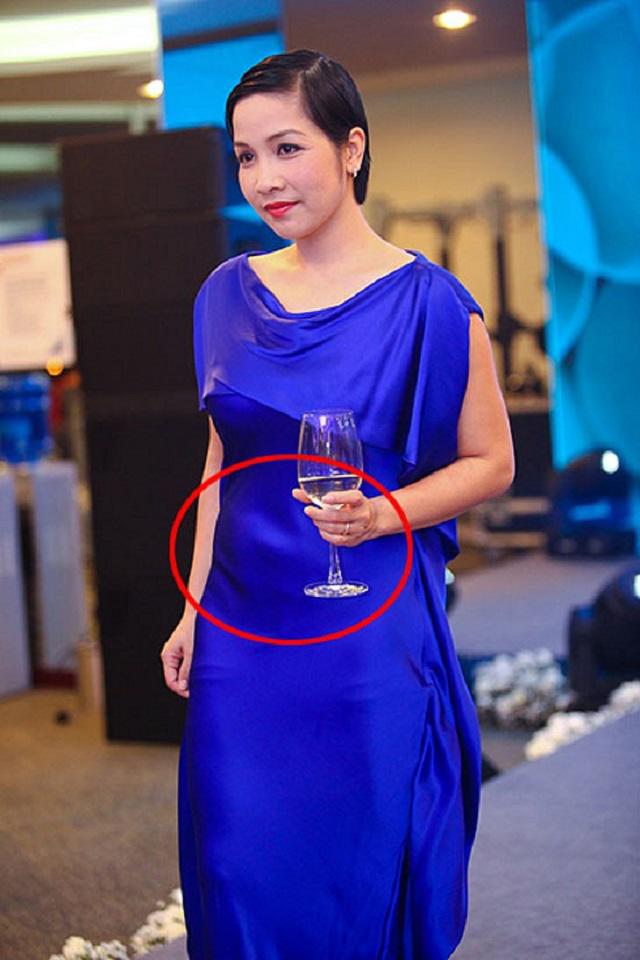 Loại váy hễ mặc là thành bà bầu, không tin thì nhìn Đỗ Mỹ Linh và loạt mỹ nhân này!-12