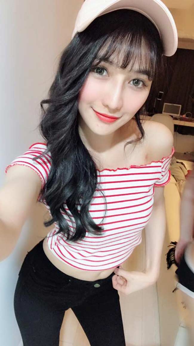 Các cô gái vô danh nổi tiếng sau 1 đêm nhờ mặc gợi cảm khi bán thịt, bán cá-10