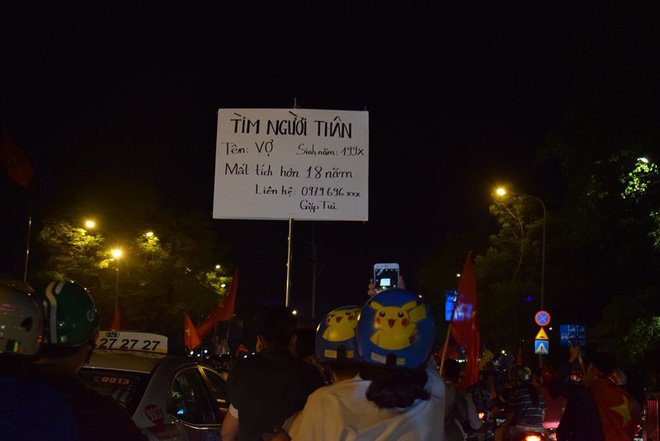 Cười té ghế xem hình ảnh hài hước đêm bão Việt Nam vô địch-4