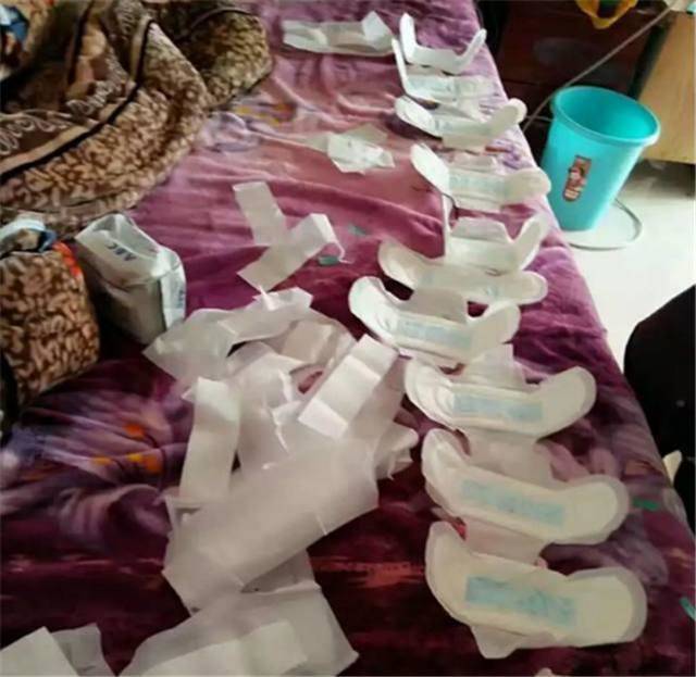 Mẹ suýt ngất khi lật giở tấm chăn thấy cảnh con gái ngất lịm, bê bết một màu đỏ-2