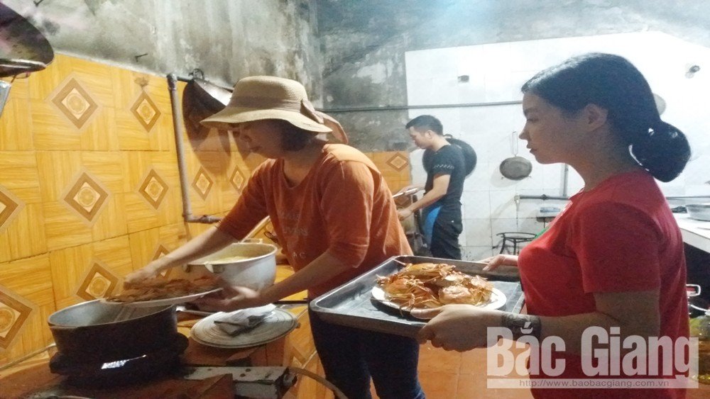 Kỳ lạ Bắc Giang: Loài cua 2 càng phủ da, mọc lông-1