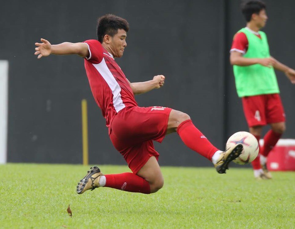Đức Chinh không tập hồi phục cùng đội hình đá chính ở trận hòa Malaysia-2