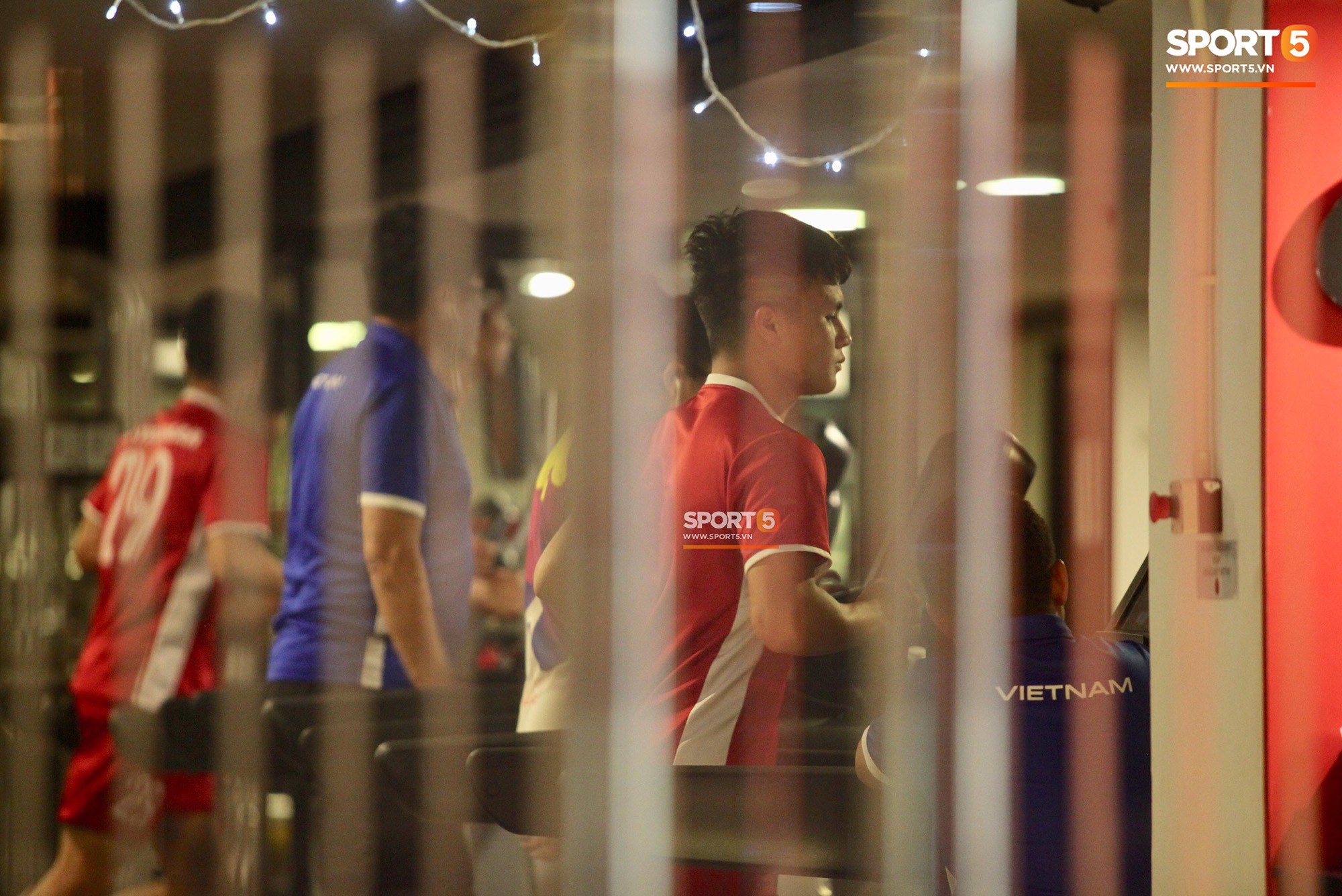 Đức Chinh không tập hồi phục cùng đội hình đá chính ở trận hòa Malaysia-1