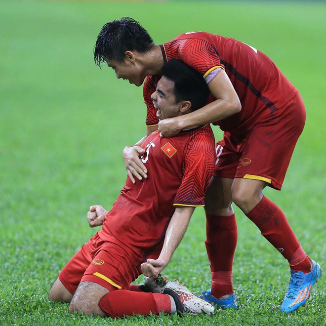 Có 1 bức ảnh mà Quế Ngọc Hải và Đức Huy đều háo hức chia sẻ, dân mạng soi ngay ra điểm bất thường-2