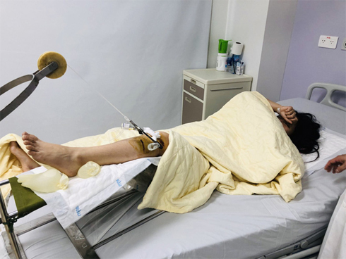 Mẹ điên loạn, gào thét khi thấy xe bồn cán chết con gái 6 tuổi-3