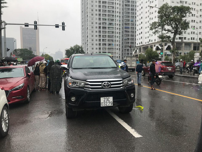 Va chạm giao thông giữa lúc trời mưa rét, một nạn nhân tử vong tại chỗ-2