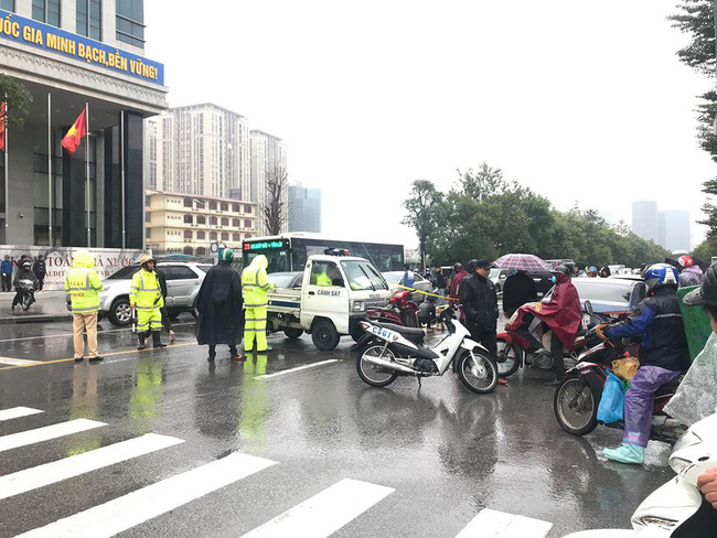 Va chạm giao thông giữa lúc trời mưa rét, một nạn nhân tử vong tại chỗ-4