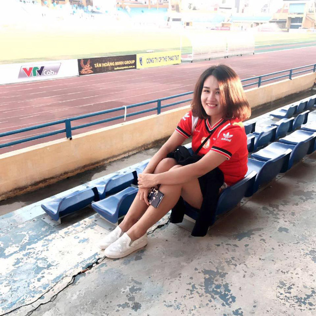 Đức Chinh cãi tay đôi, đốp chát với người chê mình trên MXH, dân mạng nghi vấn Facebook cầu thủ này bị thao túng?-6