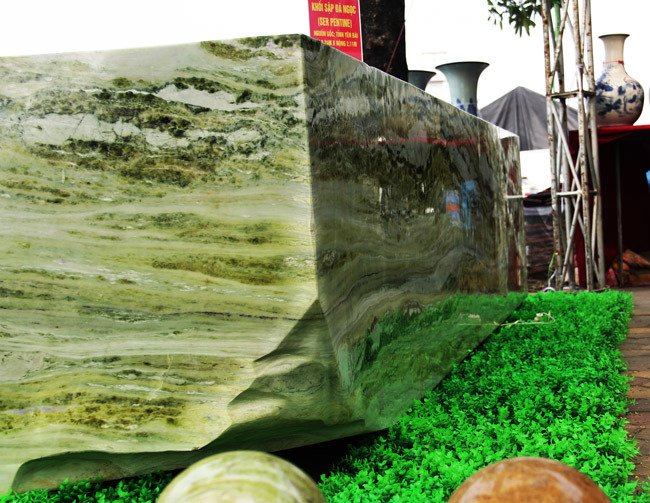 Đấu thắng tỷ phú Trung Quốc, đại gia Việt mua khối ngọc 5 tấn lớn nhất châu Á-3