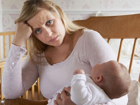 Vợ đang nuôi con nhỏ bị chồng