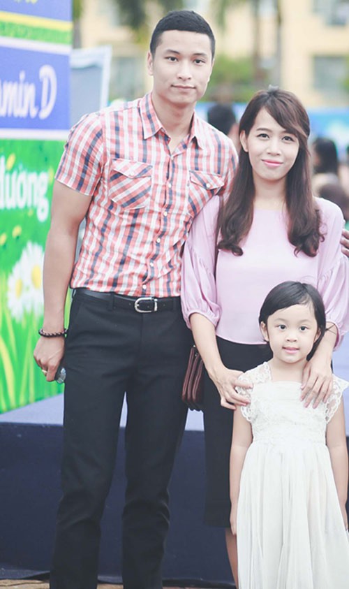 MC Diệp Chi VTV: Nhan sắc mặn mà ở tuổi 32, bất chấp tin đồn ly hôn vẫn hạnh phúc bên con gái nhỏ-13