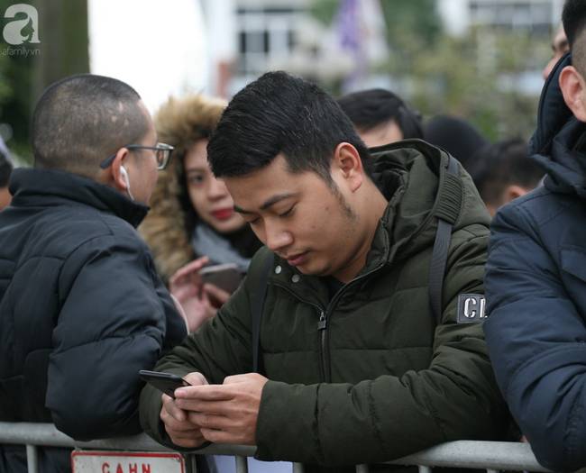 Bất chấp rét mướt, nhiều người vẫn xếp hàng từ 5h ở VFF chờ nhận vé trận chung kết-4