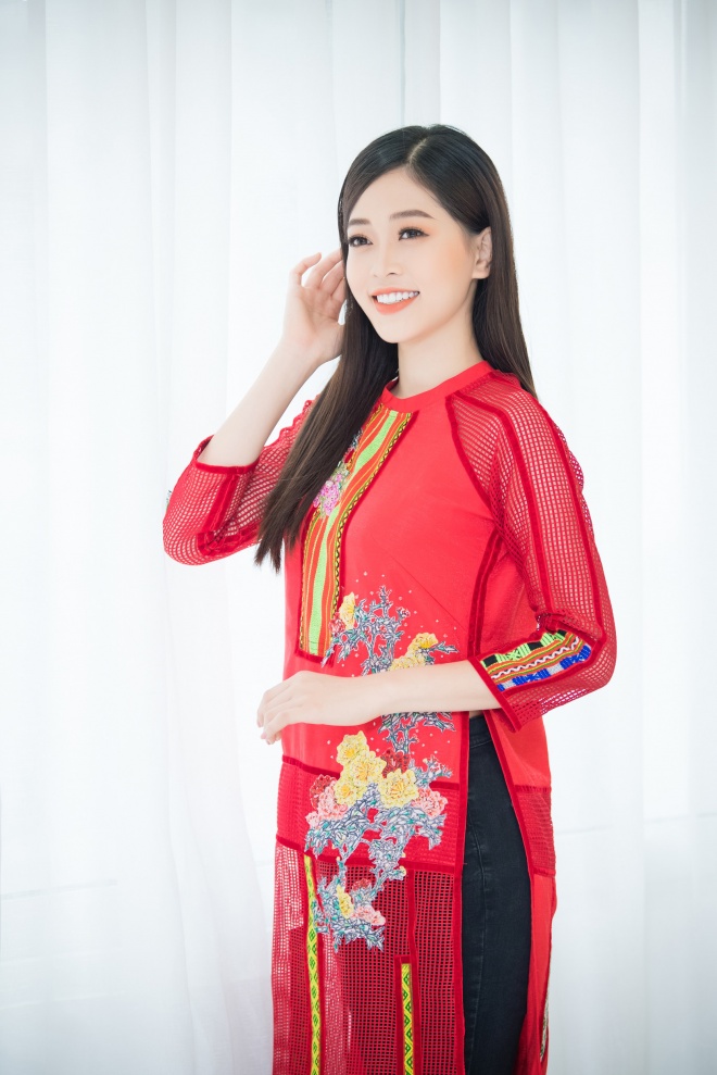 Á hậu Phương Nga diện áo dài dịu dàng trình diễn thời trang-5
