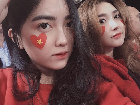 Bạn gái xinh đẹp lần đầu đăng ảnh couple nói missing u, Chinh Đen vẫn bất chấp để lại 1 bình luận lầy lội-4