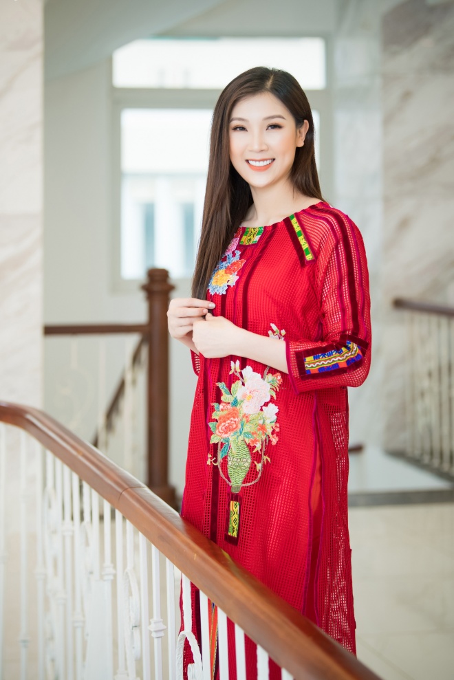Á hậu Phương Nga diện áo dài dịu dàng trình diễn thời trang-10