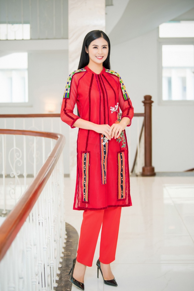 Á hậu Phương Nga diện áo dài dịu dàng trình diễn thời trang-11