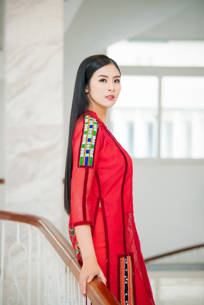 Á hậu Phương Nga diện áo dài dịu dàng trình diễn thời trang-12