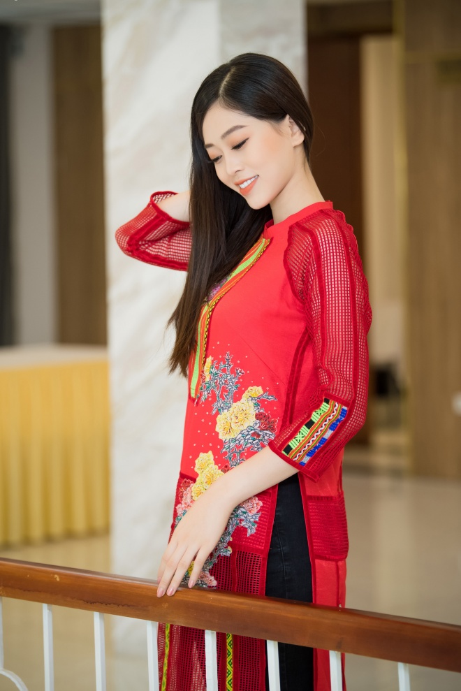 Á hậu Phương Nga diện áo dài dịu dàng trình diễn thời trang-8