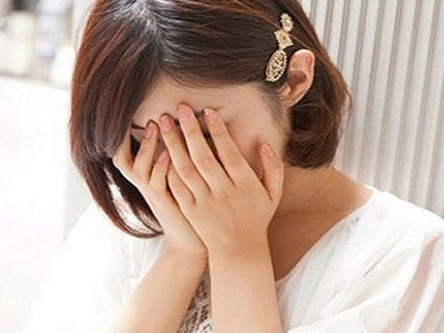 Hừng hực khí thế cho đêm tân hôn, tụt cảm xúc khi bắt gặp chồng trong tư thế ấy